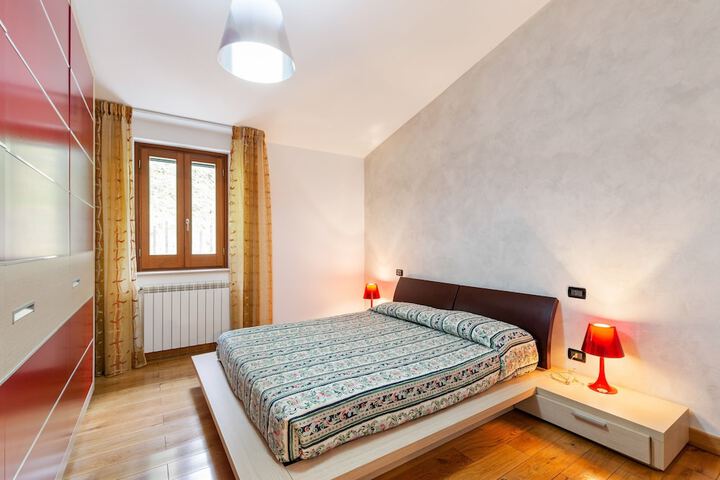 Room 4 of 38
