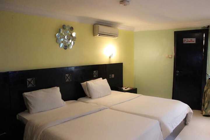 Room 10 of 35