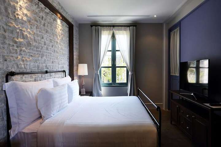 Room 8 of 207