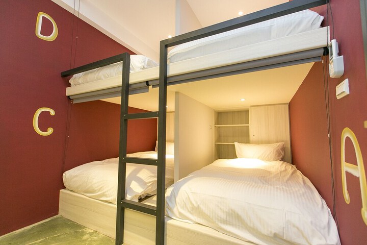 Room 9 of 43