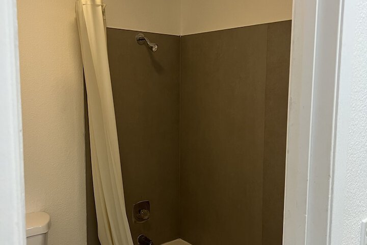 2 Double Beds (7 of 8)