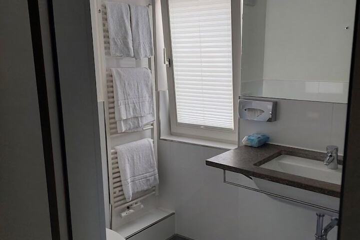 Room 12 of 18