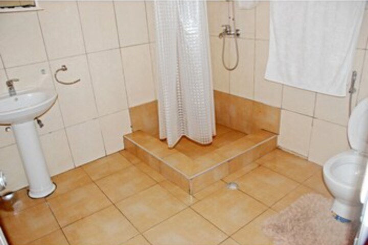 Room 6 of 20