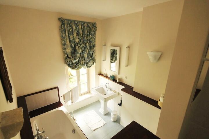 Room 16 of 30