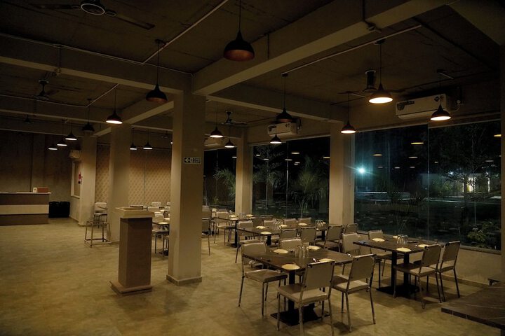 Dining 22 of 41