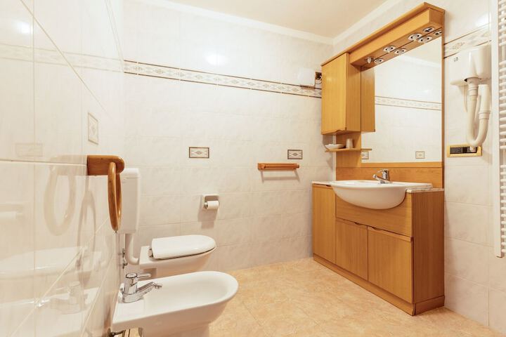 Room 10 of 61