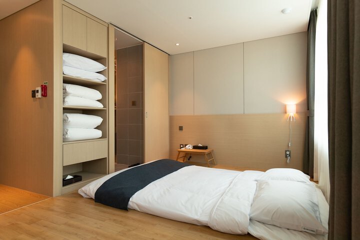 Room 25 of 61