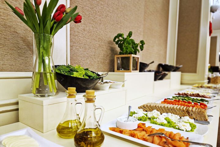 Dining 62 of 77