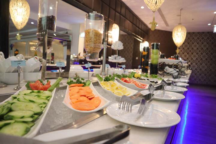 Dining 42 of 44