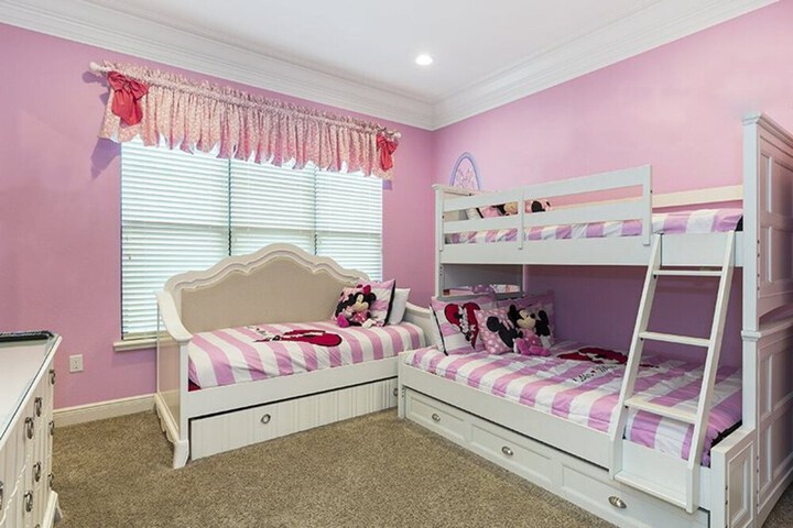 Room 18 of 79