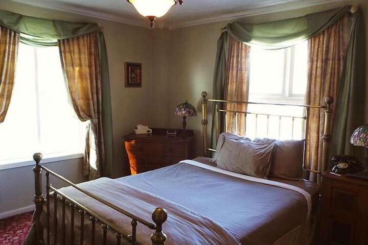 Room 13 of 33
