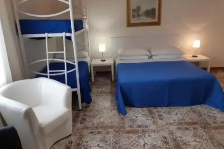 Room 4 of 18