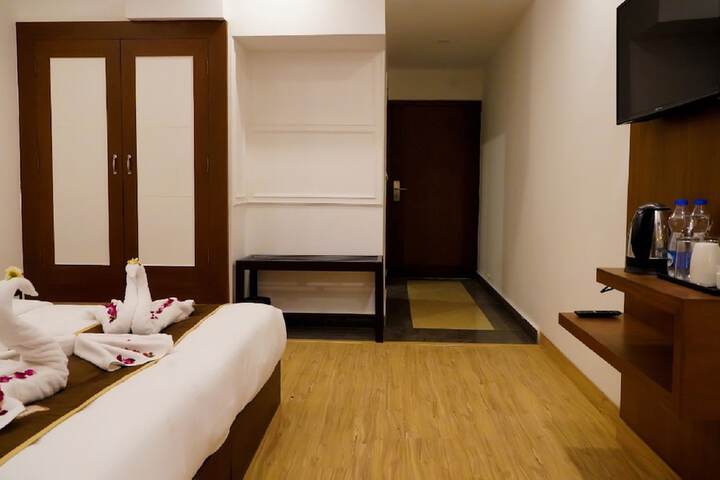 Room 30 of 77