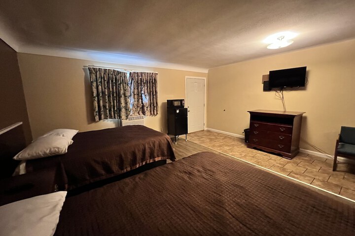 Room 10 of 17