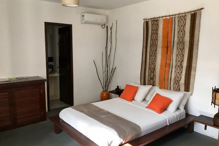 Room 4 of 6