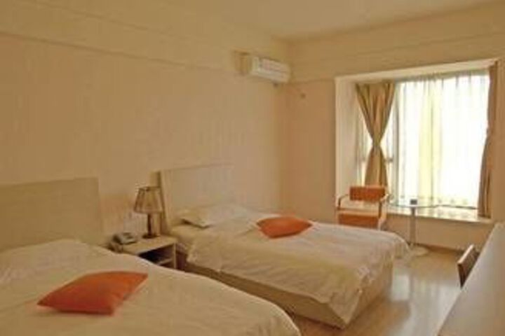 Room 9 of 23
