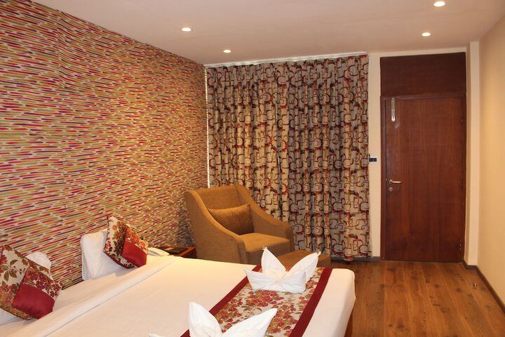 Room 11 of 33