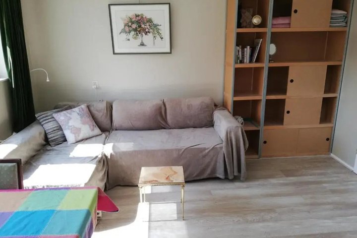 Room 2 of 10
