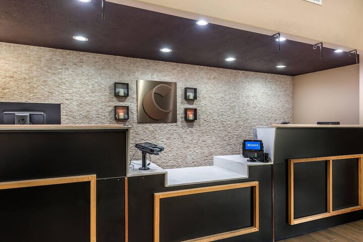 Entrance & Lobby