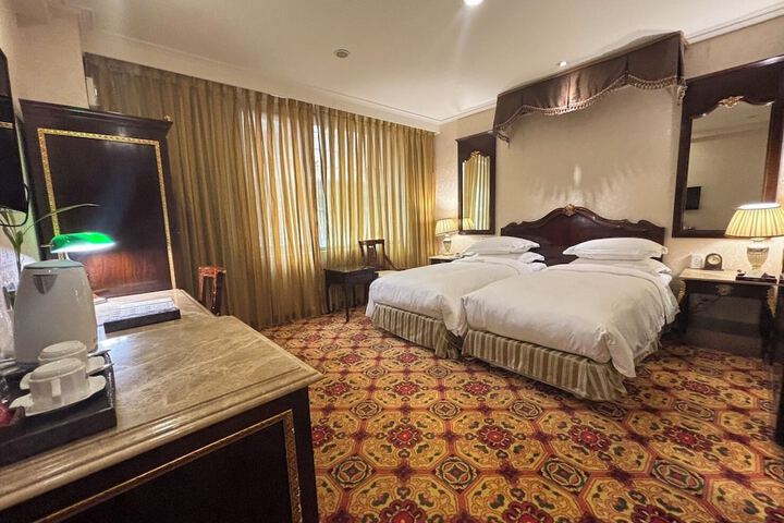 Room 93 of 216