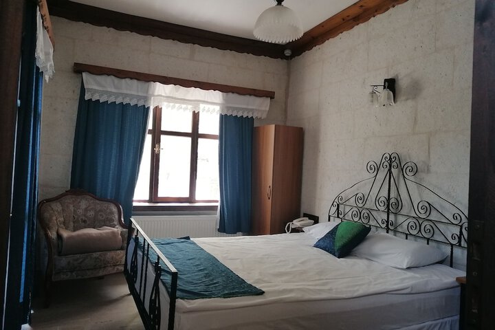 Room 6 of 98