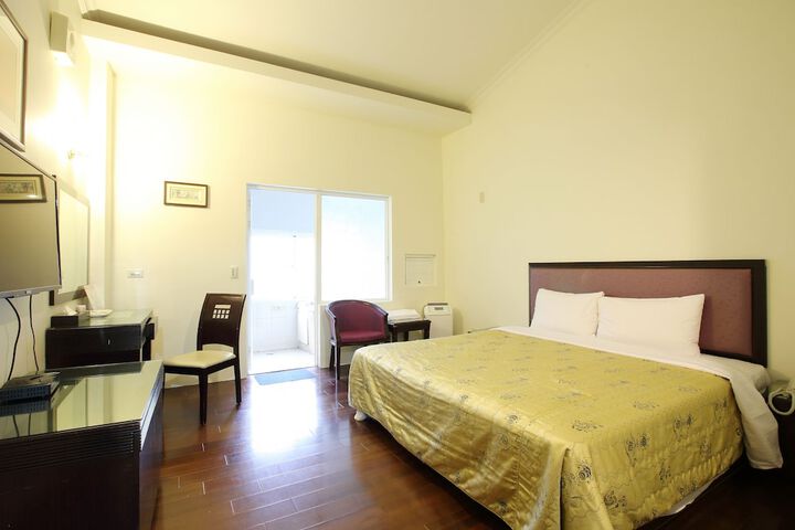 Room 3 of 33