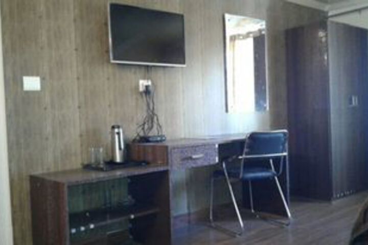 Room 11 of 23
