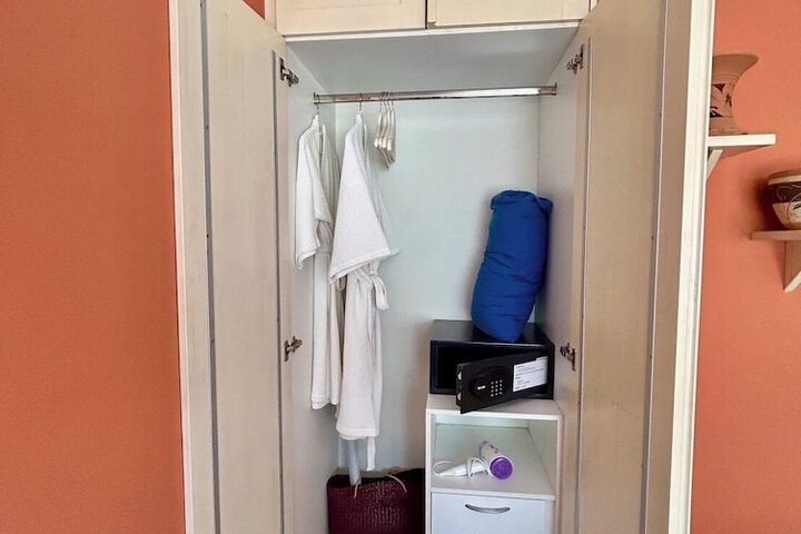 Room 28 of 104