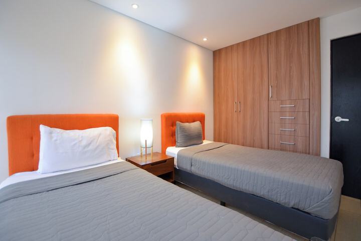 Room 29 of 270