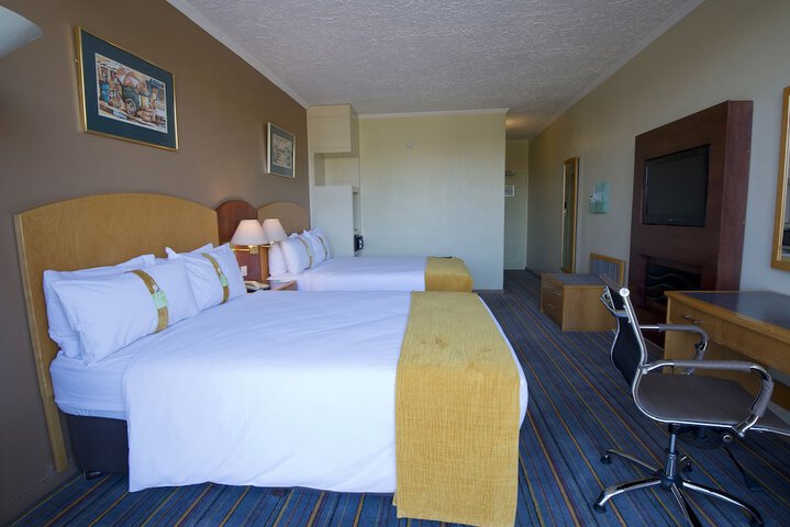 Room 3 of 184