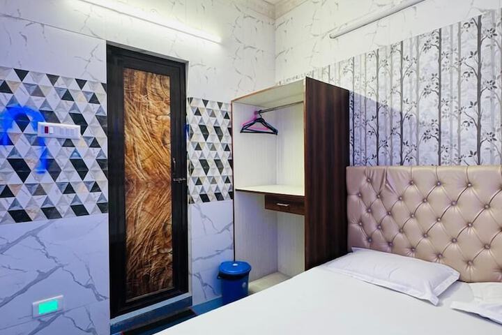 Room 6 of 28