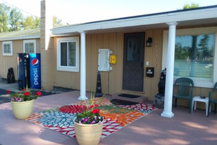 Lakes N Trails Motel