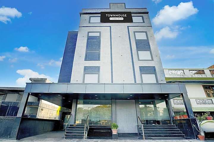 Super Townhouse Girdhar Marg Jaipur formerly Hotel Srida
