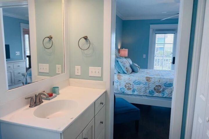 Room 6 of 76