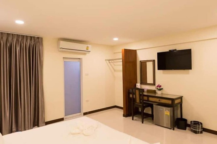 Room 11 of 24