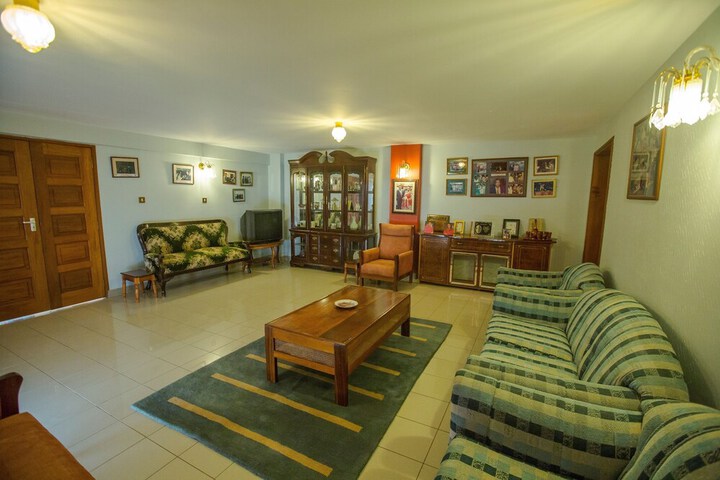 Lounge 26 of 34