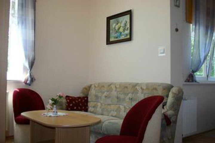 Room 13 of 18