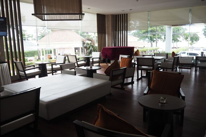 Entrance & Lobby
