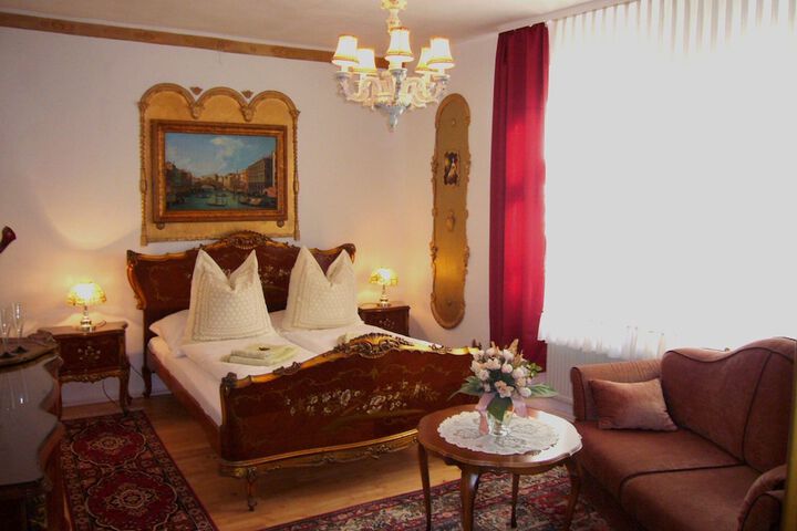 Room 16 of 40