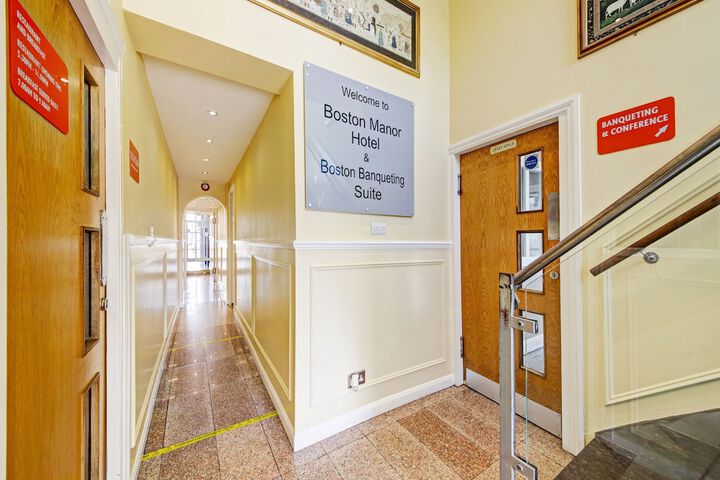 Entrance & Lobby
