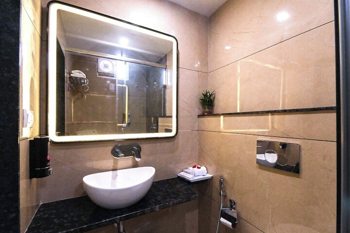 Room 4 of 7