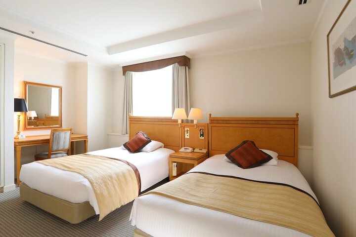 Room 3 of 80
