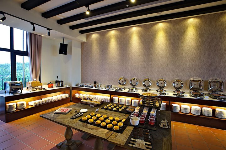 Dining 53 of 97