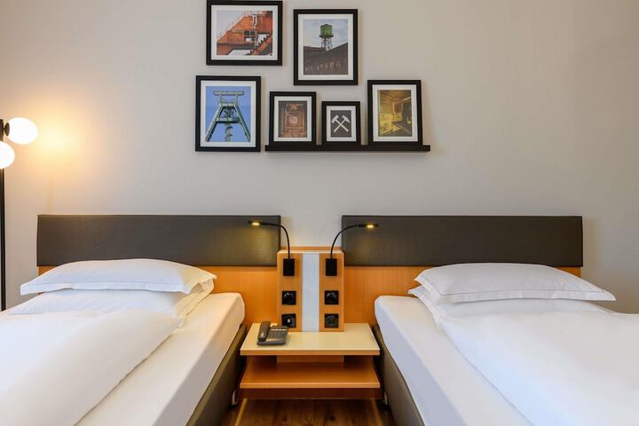 Room 21 of 83