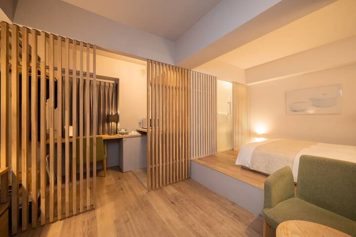 Room 14 of 93