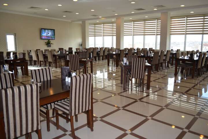 Dining 8 of 8