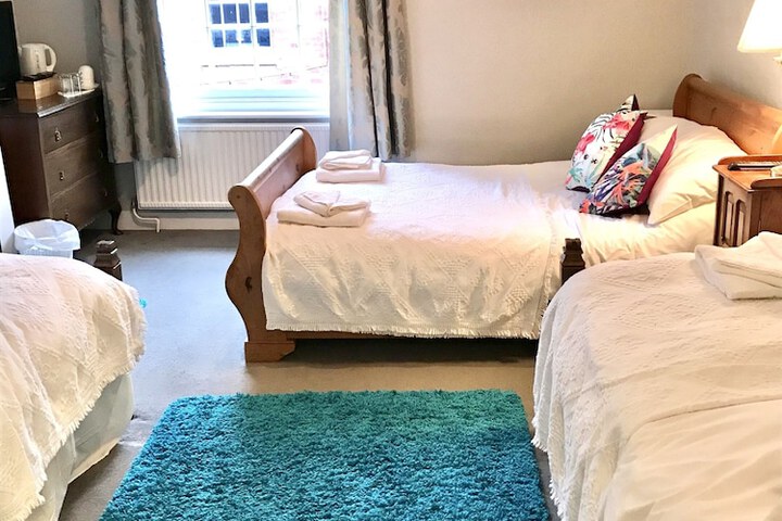 Room 2 of 16