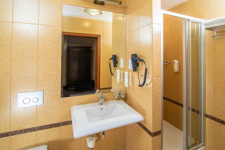 Room 34 of 58