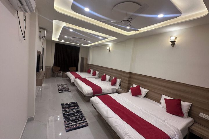Room 16 of 34