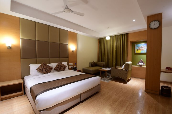 Room 4 of 36